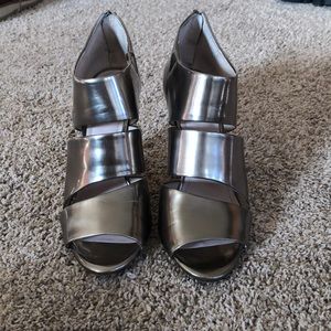 Vince Camuto gold heel